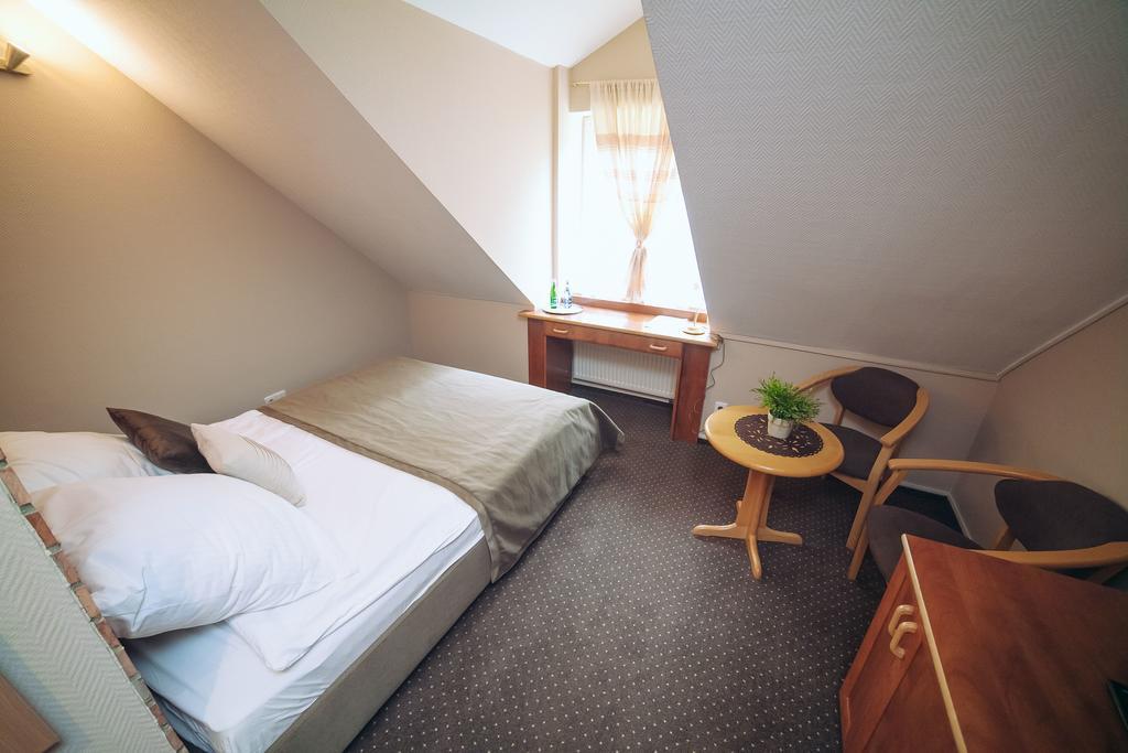 Hubertus Aparthotel & Restaurant & Horse Club Starogard Gdański الغرفة الصورة
