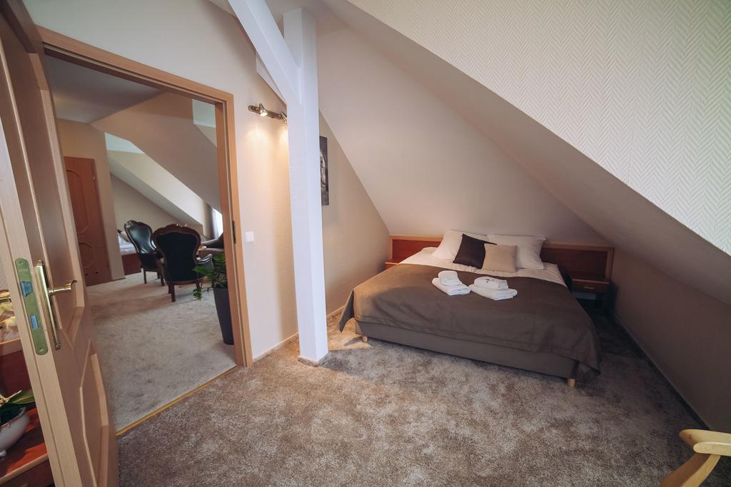 Hubertus Aparthotel & Restaurant & Horse Club Starogard Gdański المظهر الخارجي الصورة