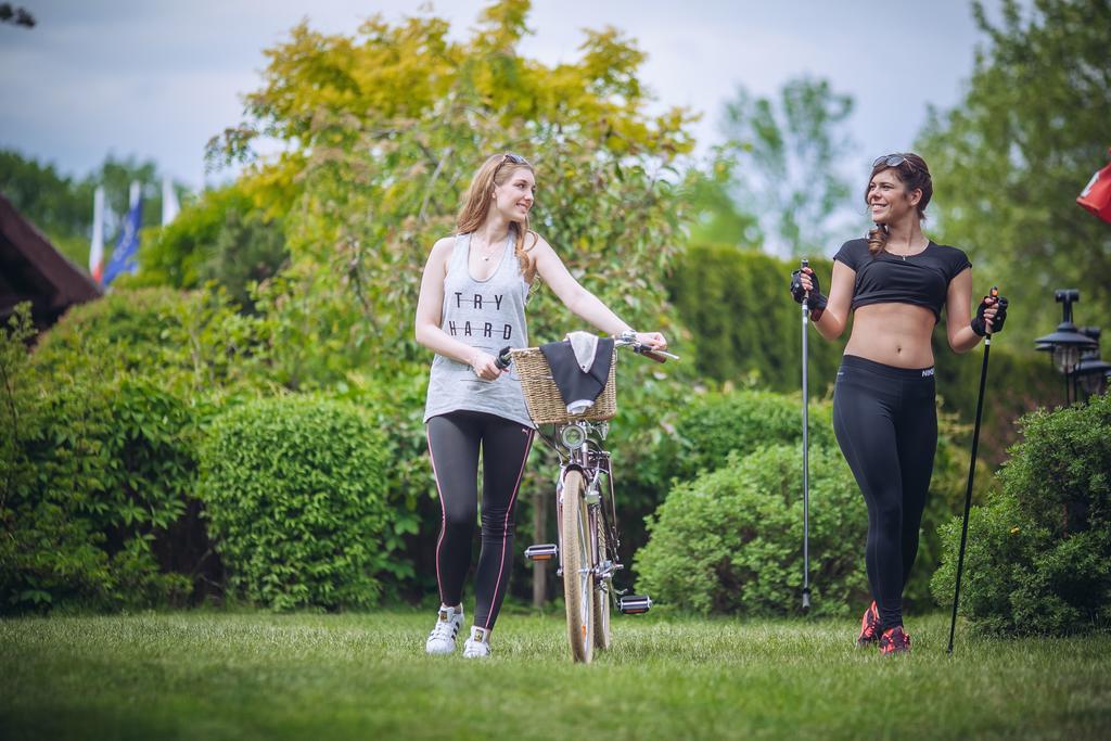 Hubertus Aparthotel & Restaurant & Horse Club Starogard Gdański المظهر الخارجي الصورة