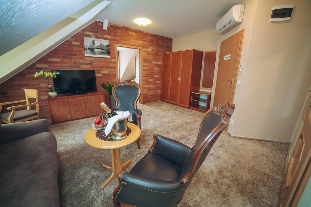 Hubertus Aparthotel & Restaurant & Horse Club Starogard Gdański الغرفة الصورة