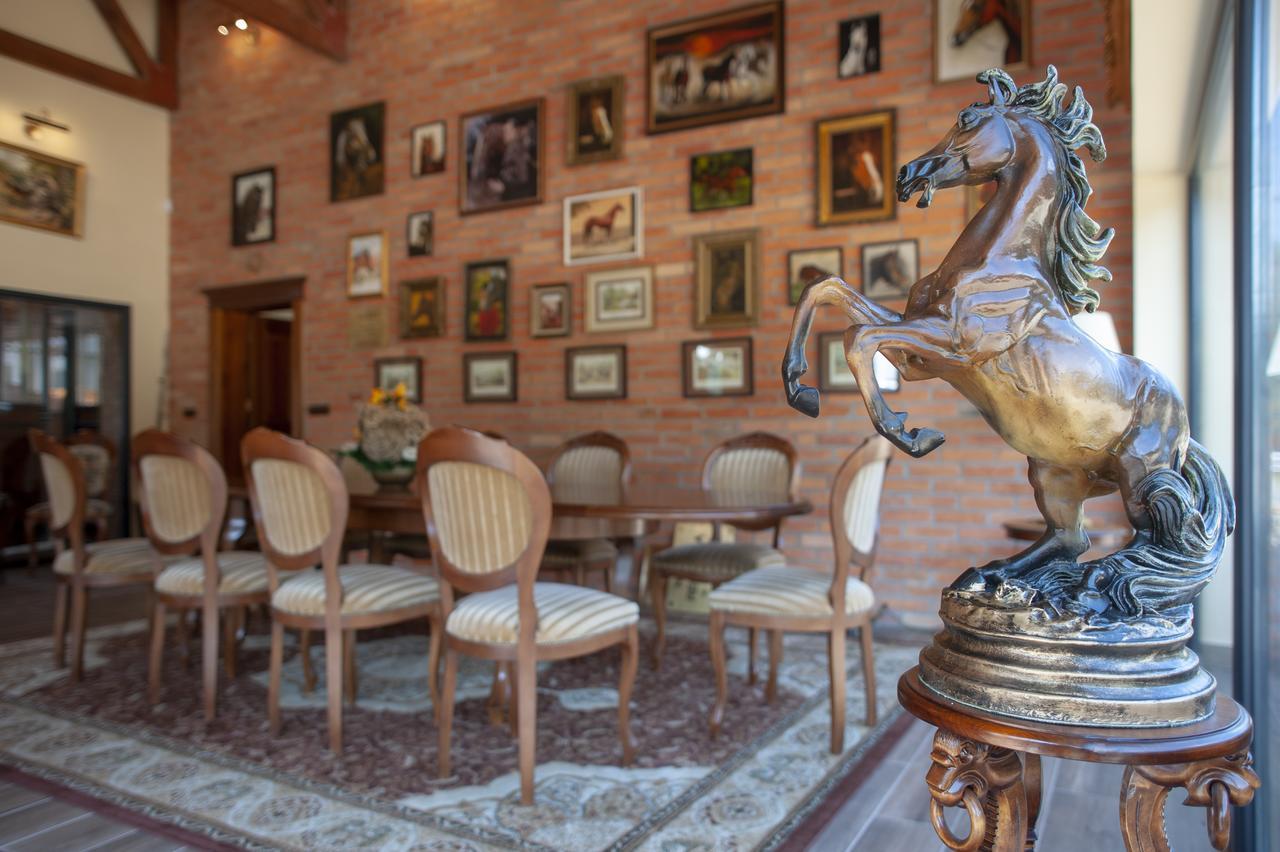 Hubertus Aparthotel & Restaurant & Horse Club Starogard Gdański المظهر الخارجي الصورة