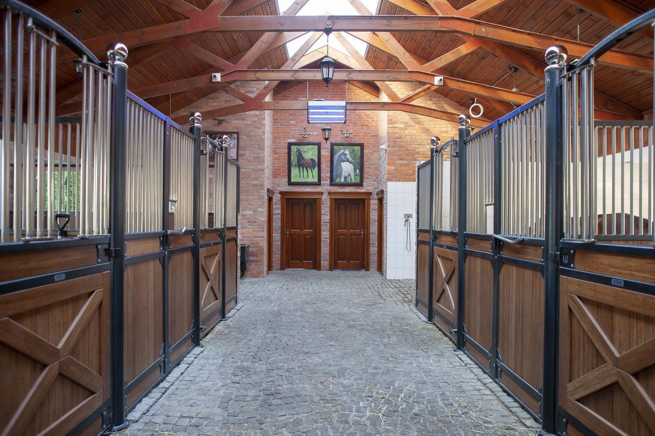 Hubertus Aparthotel & Restaurant & Horse Club Starogard Gdański المظهر الخارجي الصورة
